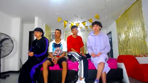 Snapshot of benz_boys chatting on February 24, 2025, 12:16 pm benz boys online show from February 24, 2025, 12:16 pm