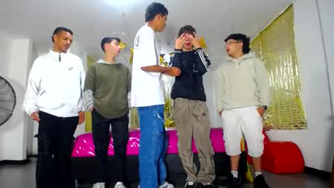 benz boys online show from March 3, 2025, 12:48 pm