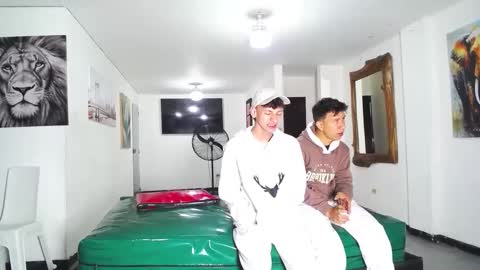 Snapshot of benz_boys chatting on September 19, 2025, 11:33 am benz boys online show from September 19, 2025, 11:33 am