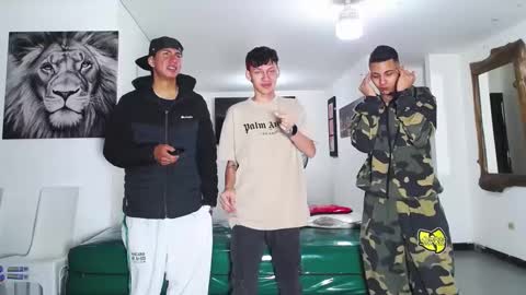 Snapshot of benz_boys chatting on September 28, 2025, 12:32 pm benz boys online show from September 28, 2025, 12:32 pm