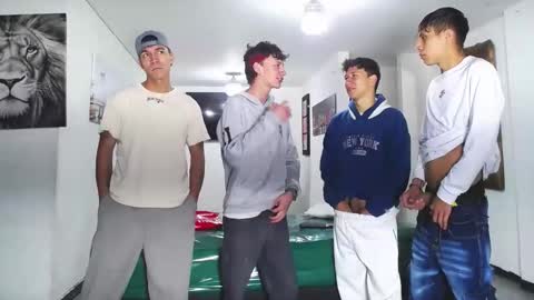 Snapshot of benz_boys chatting on October 16, 2025, 12:06 pm benz boys online show from October 16, 2025, 12:06 pm