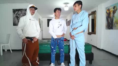 Snapshot of benz_boys chatting on October 31, 2025, 11:44 am benz boys online show from October 31, 2025, 11:44 am