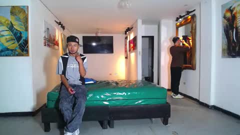 Snapshot of benz_boys chatting on November 16, 2025, 12:33 pm benz boys online show from November 16, 2025, 12:33 pm