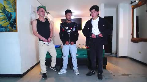 Snapshot of benz_boys chatting on November 17, 2025, 12:00 pm benz boys online show from November 17, 2025, 12:00 pm