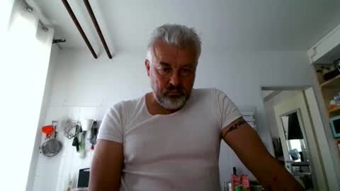 Snapshot of berg_boy chatting on October 16, 2025, 10:38 am Martin online show from October 16, 2025, 10:38 am