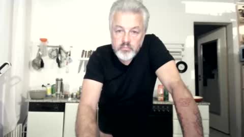 Snapshot of berg_boy chatting on November 17, 2025, 10:15 pm Martin online show from November 17, 2025, 10:15 pm