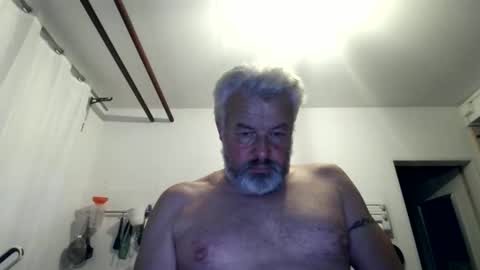 Snapshot of berg_boy chatting on November 27, 2025, 11:29 pm Martin online show from November 27, 2025, 11:29 pm