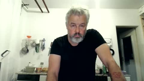 Snapshot of berg_boy chatting on December 1, 2025, 8:47 pm Martin online show from December 1, 2025, 8:47 pm