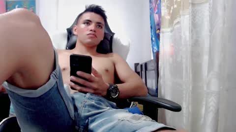 Snapshot of bergon30 chatting on February 4, 2025, 7:00 pm Bergon77 online show from February 4, 2025, 7:00 pm