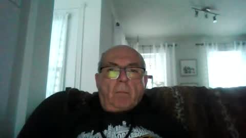 bernard1102 online show from February 17, 2026, 9:43 pm