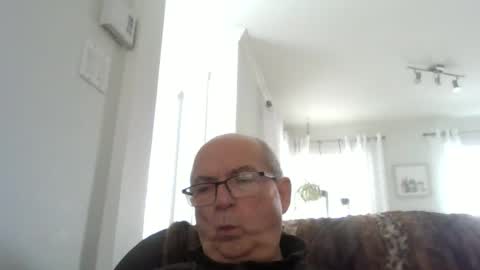 bernard1102 online show from April 15, 2026, 2:13 pm