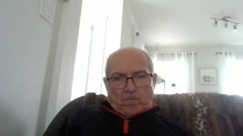 bernard1102 online show from April 17, 2026, 1:36 pm