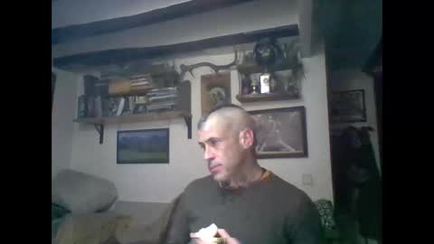 bernichaoss77 online show from December 31, 2024, 8:45 pm