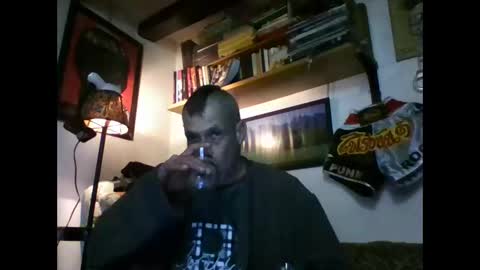 bernichaoss77 online show from January 2, 2025, 5:35 am