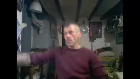 bernichaoss77 online show from February 4, 2025, 8:49 pm