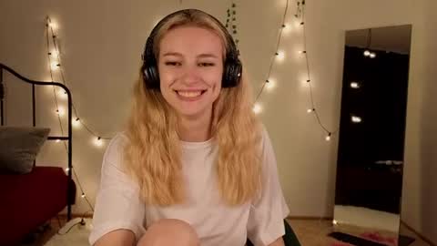 Snapshot of berrryjelly chatting on July 3, 2026, 4:13 pm Hi Im NikaComing back online on Monday 3 online show from July 3, 2026, 4:13 pm