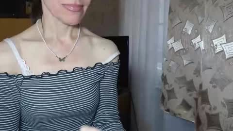 berry2024 online show from December 5, 2025, 6:44 am