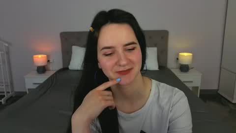Snapshot of berrydiva chatting on April 24, 2026, 5:04 pm Violette online show from April 24, 2026, 5:04 pm