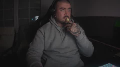 Snapshot of berto3389 chatting on February 2, 2026, 12:31 am berto3389 online show from February 2, 2026, 12:31 am