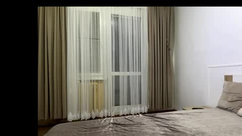 Alex and Victoria online show from April 3, 2026, 7:23 pm