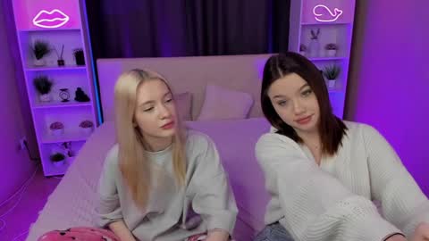 Snapshot of best_trip chatting on January 27, 2025, 8:28 pm Danny and Kira online show from January 27, 2025, 8:28 pm