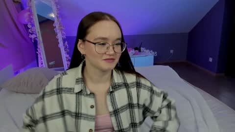 Snapshot of best_trip chatting on February 2, 2025, 8:24 am Danny and Kira online show from February 2, 2025, 8:24 am