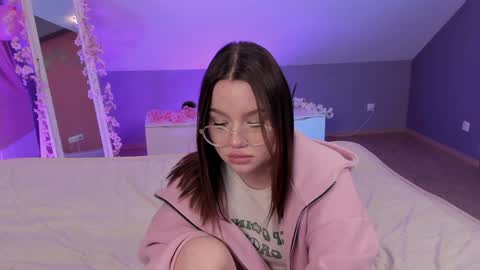 Snapshot of best_trip chatting on February 2, 2025, 11:42 pm Danny and Kira online show from February 2, 2025, 11:42 pm