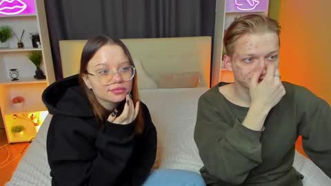 Snapshot of best_trip chatting on March 3, 2025, 2:58 am Danny and Kira online show from March 3, 2025, 2:58 am