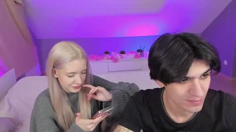 Snapshot of best_trip chatting on March 9, 2025, 5:49 pm Danny and Kira online show from March 9, 2025, 5:49 pm