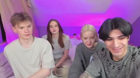 Snapshot of best_trip chatting on March 11, 2025, 2:51 pm Danny and Kira online show from March 11, 2025, 2:51 pm