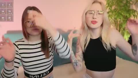 Snapshot of best_trip chatting on September 9, 2025, 10:15 am Danny and Kira online show from September 9, 2025, 10:15 am