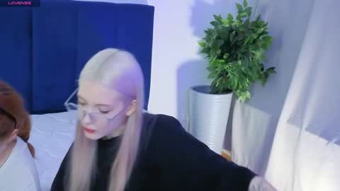 Snapshot of best_trip chatting on September 23, 2025, 2:53 pm Danny and Kira online show from September 23, 2025, 2:53 pm