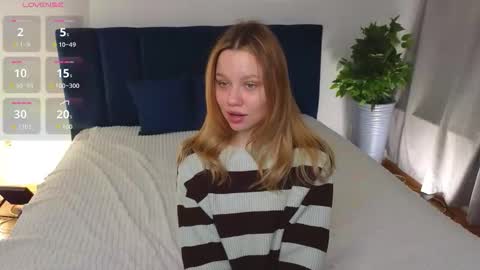 Snapshot of best_trip chatting on October 11, 2025, 8:13 am Danny and Kira online show from October 11, 2025, 8:13 am