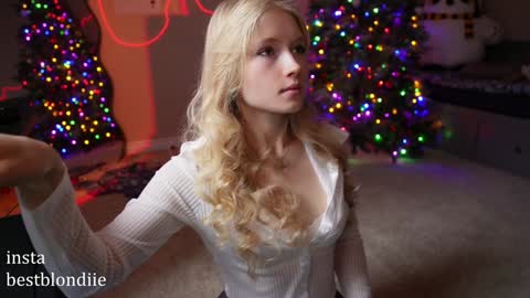 Snapshot of bestblondiiecb chatting on December 23, 2024, 5:22 pm Chloe Next stream on Friday online show from December 23, 2024, 5:22 pm