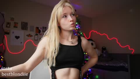 Snapshot of bestblondiiecb chatting on December 29, 2024, 5:33 pm Chloe Next stream on Friday online show from December 29, 2024, 5:33 pm