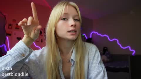 Snapshot of bestblondiiecb chatting on January 3, 2025, 5:31 pm Chloe Next stream on Friday online show from January 3, 2025, 5:31 pm