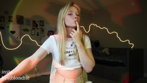 Snapshot of bestblondiiecb chatting on January 26, 2025, 8:34 pm Chloe Next stream on Friday online show from January 26, 2025, 8:34 pm