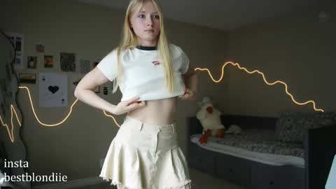 Snapshot of bestblondiiecb chatting on February 28, 2025, 8:50 pm Chloe Next stream on Friday online show from February 28, 2025, 8:50 pm