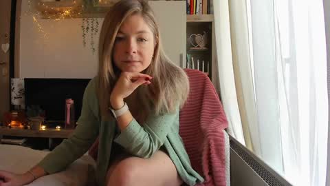 Snapshot of bestgirl_ofthe_neighborhood chatting on January 7, 2026, 8:06 am Vicky online show from January 7, 2026, 8:06 am