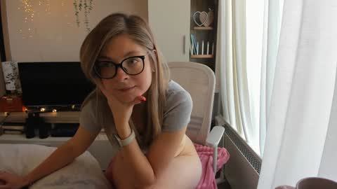 Snapshot of bestgirl_ofthe_neighborhood chatting on February 26, 2026, 7:51 am Vicky online show from February 26, 2026, 7:51 am