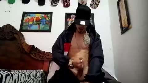 Snapshot of bestia_salvaje chatting on December 22, 2024, 11:20 pm Andres online show from December 22, 2024, 11:20 pm