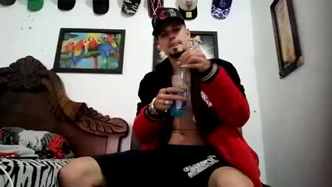 Snapshot of bestia_salvaje chatting on January 4, 2025, 11:17 pm Andres online show from January 4, 2025, 11:17 pm