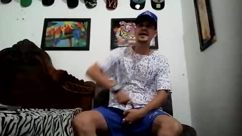 Snapshot of bestia_salvaje chatting on January 17, 2025, 11:29 pm Andres online show from January 17, 2025, 11:29 pm