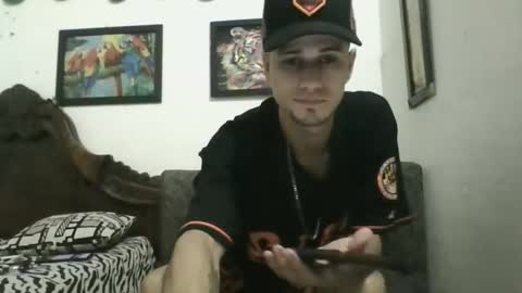 Snapshot of bestia_salvaje chatting on February 2, 2025, 10:39 pm Andres online show from February 2, 2025, 10:39 pm