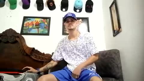 Snapshot of bestia_salvaje chatting on February 14, 2025, 11:20 pm Andres online show from February 14, 2025, 11:20 pm