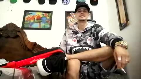 Snapshot of bestia_salvaje chatting on February 21, 2025, 10:48 pm Andres online show from February 21, 2025, 10:48 pm