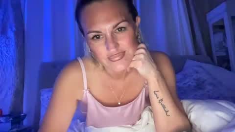 Snapshot of betterconvobesttime chatting on December 14, 2025, 5:13 am Best Time and Even better Convo online show from December 14, 2025, 5:13 am