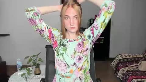 Snapshot of betty_witchy chatting on June 19, 2026, 4:17 am Dory make me happier online show from June 19, 2026, 4:17 am