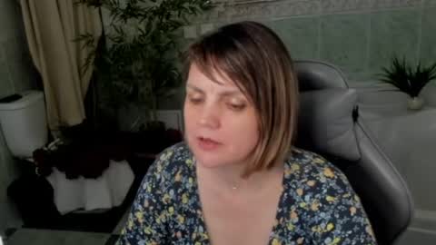 Snapshot of bettygibsonn chatting on April 1, 2026, 1:41 pm Betty online show from April 1, 2026, 1:41 pm