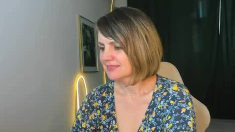 Snapshot of bettygibsonn chatting on April 8, 2026, 8:14 am Betty online show from April 8, 2026, 8:14 am